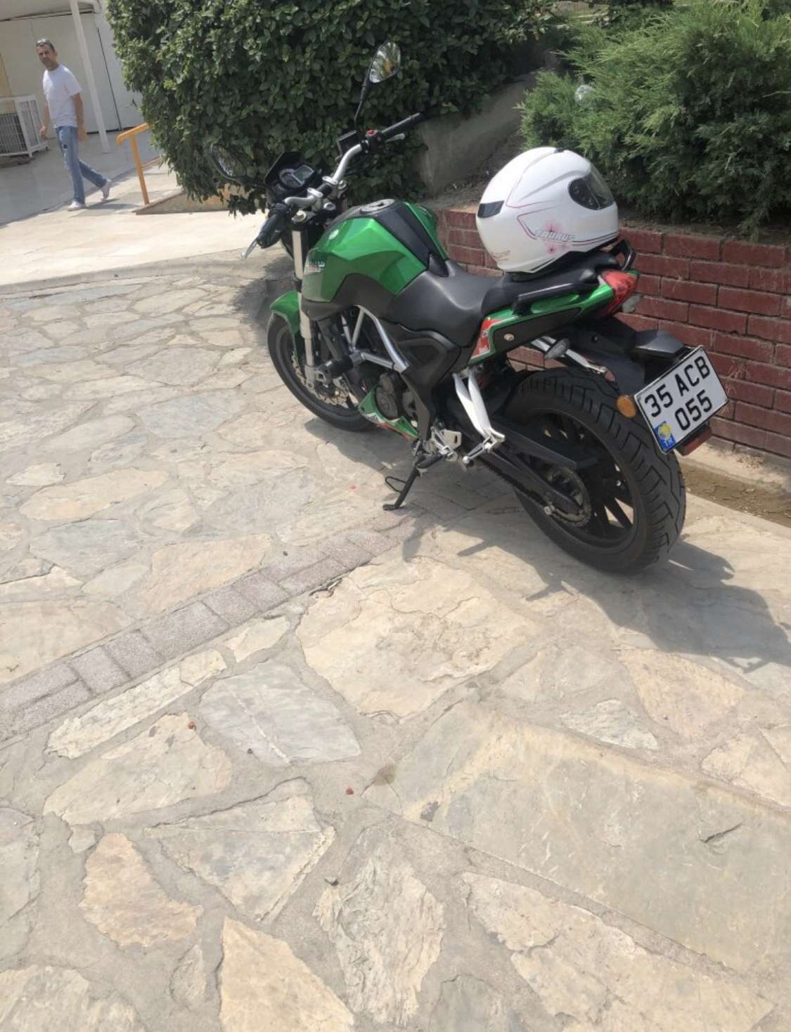 Çalıntı yeşil Tnt 25 motorsiklet